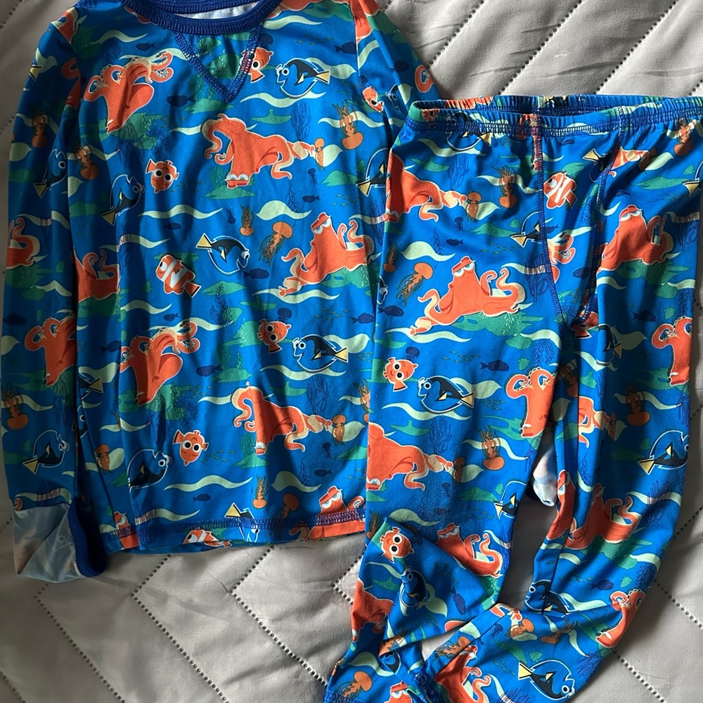Nemo dory  2/3 cuddle duds pajama/base layer